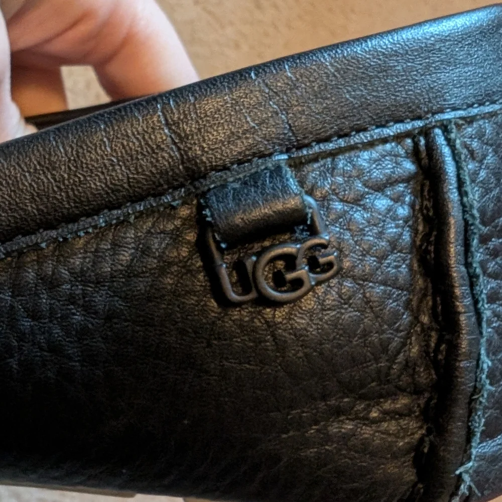 GUC Ugg Leather Flats - Size 7.5 - Black - Picture 3 of 6